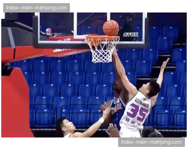 常规赛第23轮：广东宏远主场94-84力克上海久事，终结对手四连胜