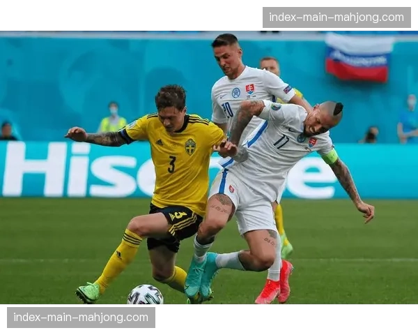 关键瞬间：科隆后卫在肋部鲁莽犯规送点，成为比赛转折点