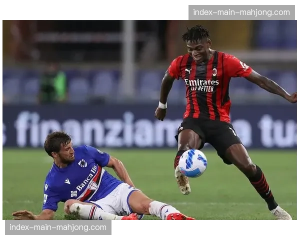 巴黎训练课重点演练破密集防守，加强禁区前沿的传切配合